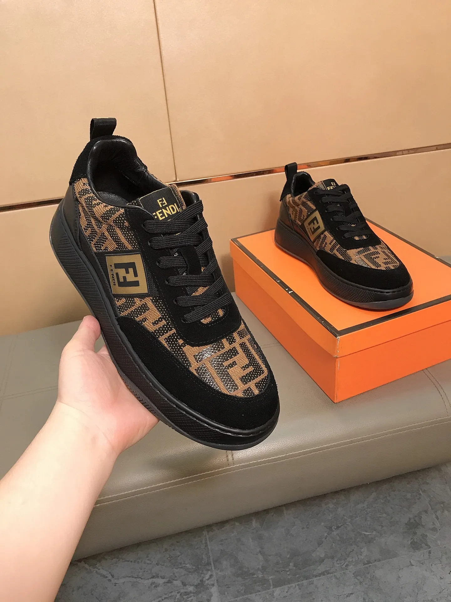 Ex-factory price 420 🔆🔆👉Fendi [Fendi] Men's new low-cut casual shoes are on the market🔥The shoe body is made of brand-specific printed fabric nubuck leather, with sheepskin lining for feet, breathable and does not cover the feet! Fashionable casual shoes 🙈Outsole is ultra-light, non-slip and wear-resistant👣 Standard size 38-44